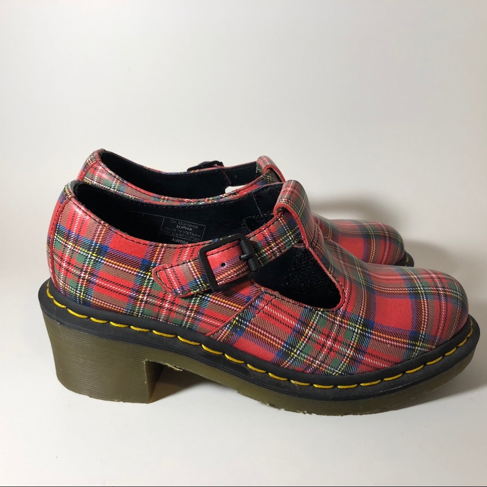 Plaid DR Martens ! Size 8.